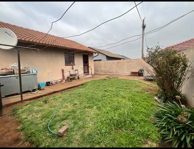 2 BEDROOM HOUSE FOR SALE IN KAGISO